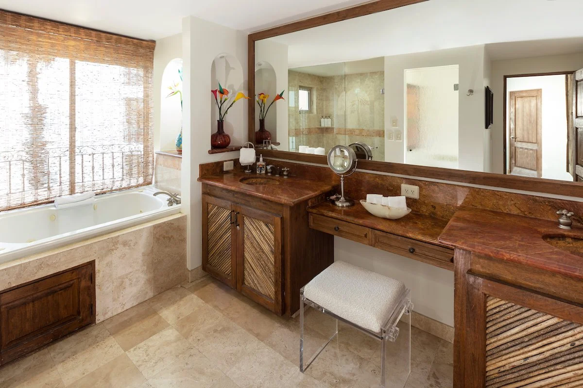 En-suite bathroom in Villa La Estancia 3301 with a jacuzzi tub