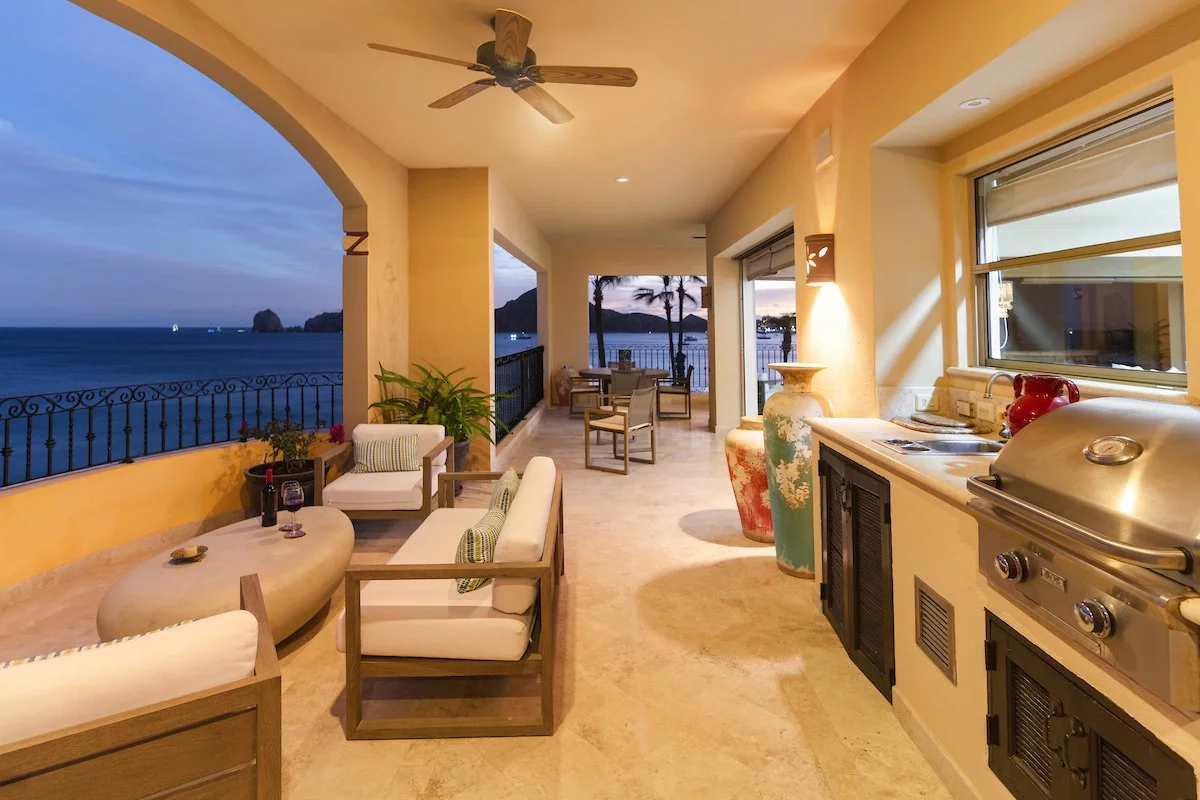 Outdoor gas BBQ and dining area on the Villa La Estancia 3301 terrace